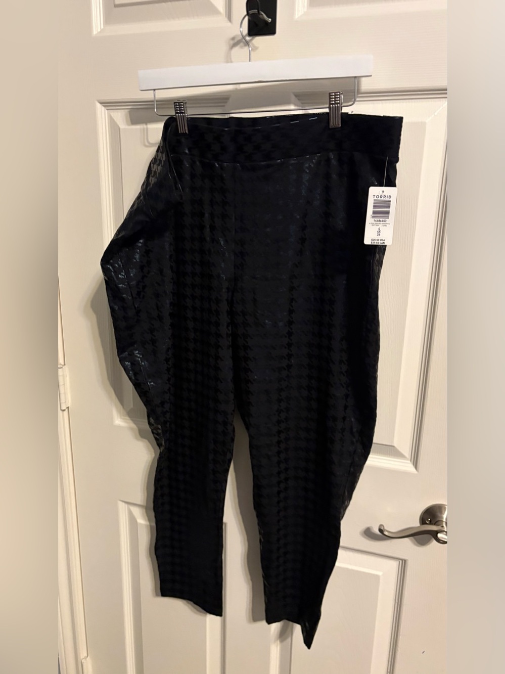 486- NWT torrid Black Houndstooth Shine Leggings